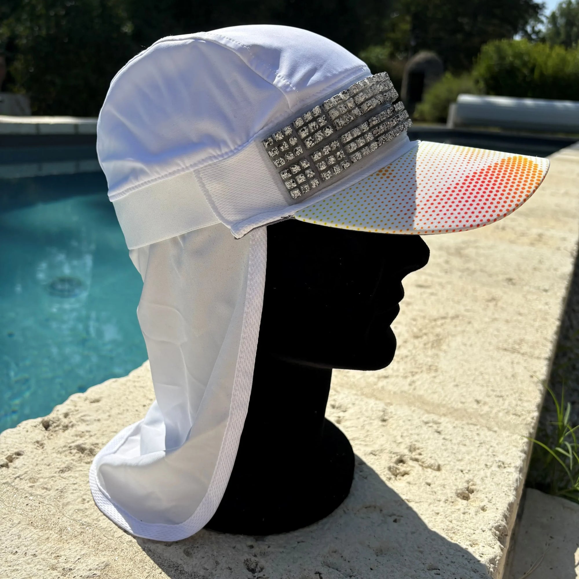 OMIUS - Pet met nekbescherming + 20 cooling pieces